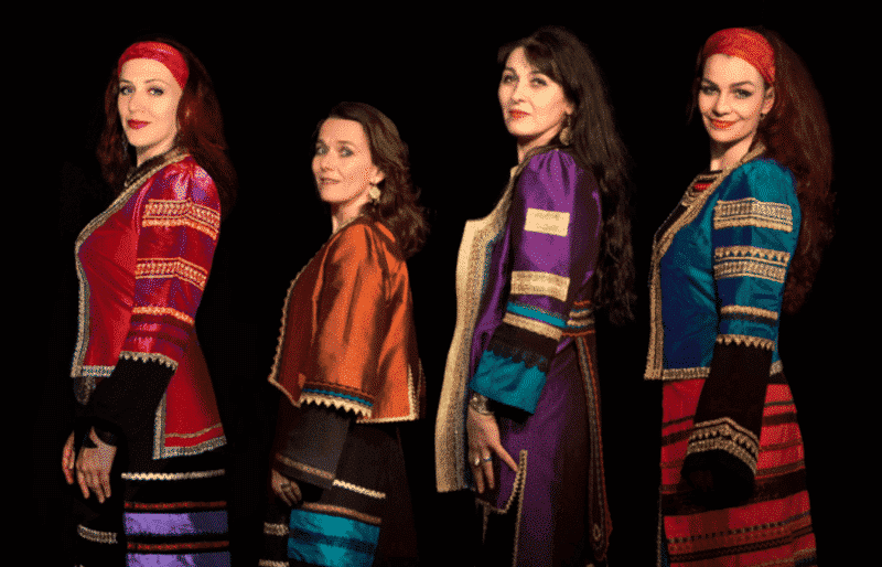 Résonances Balkanes 4 chanteuses en tenue ancestrale