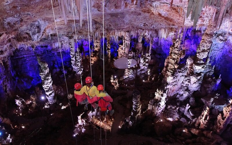 Grand rappel-Salamandre-ThierryAubais GrandRappel - Grotte de la Salamandre