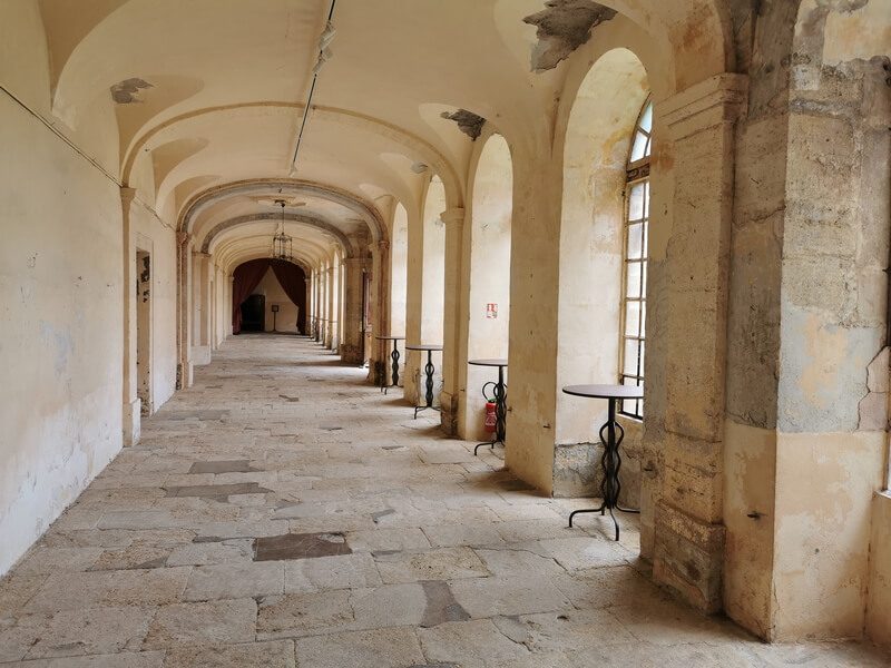 Cloître de l'abbaye de Cassan - Hérault