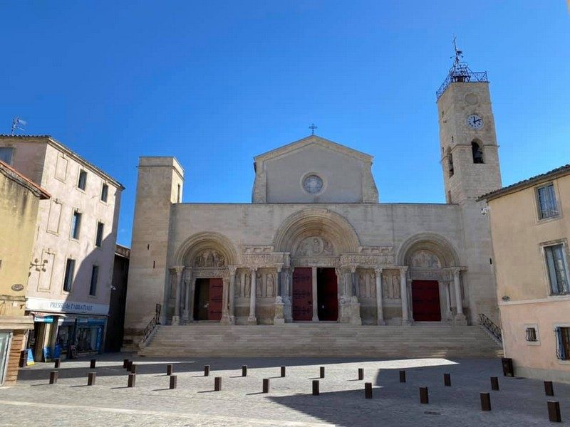 façade abbatiale saint-gilles