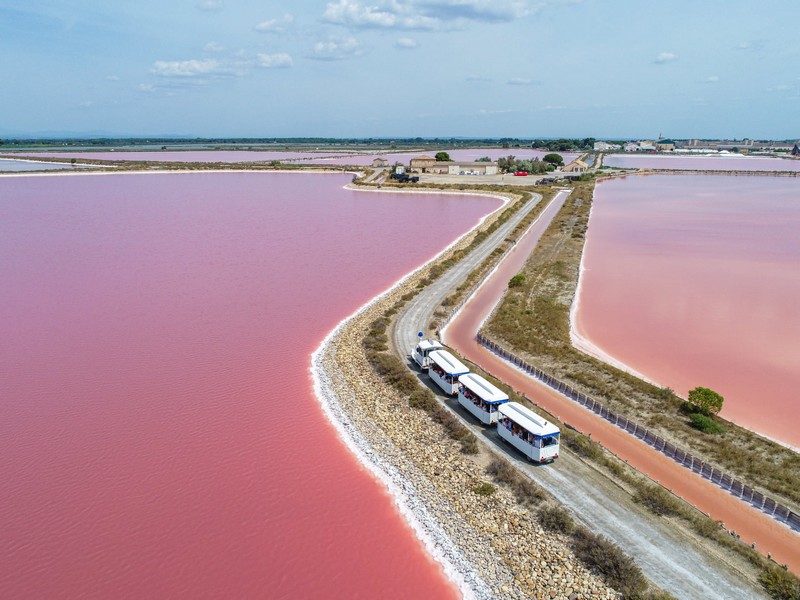 Aigues Mortes et ses salins vue aérienne