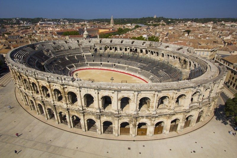 Vue sur les Arènes de Nîmes, l'un des amphithéâtres Romains les mieux conservés au monde