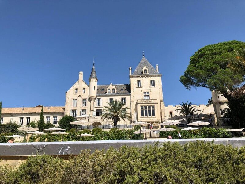 crédits-droits réservés-40235223_10156789066468991_7529699533907820544_n Façade Château Les Carrases