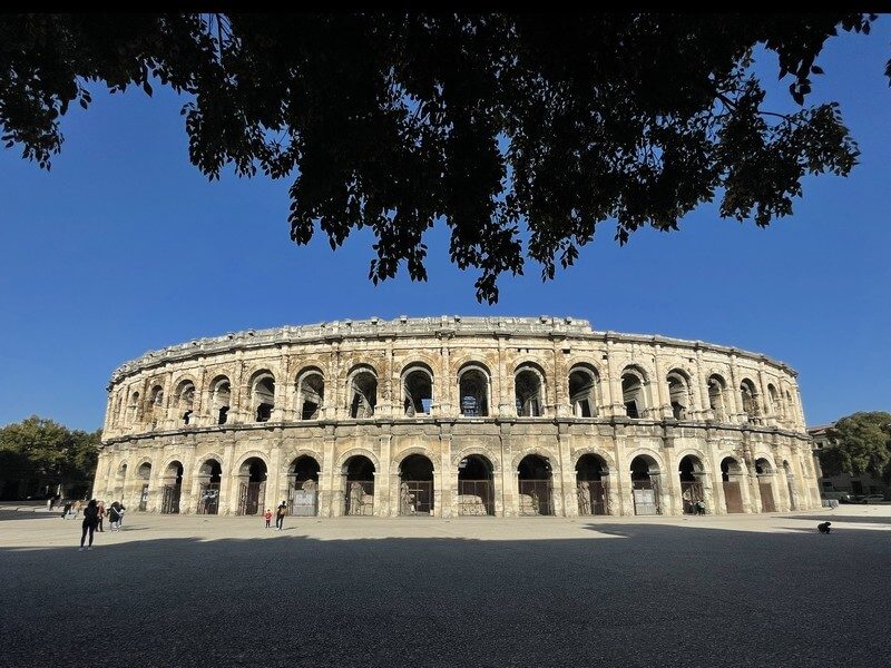 vue extérieur des arènes de nîmes