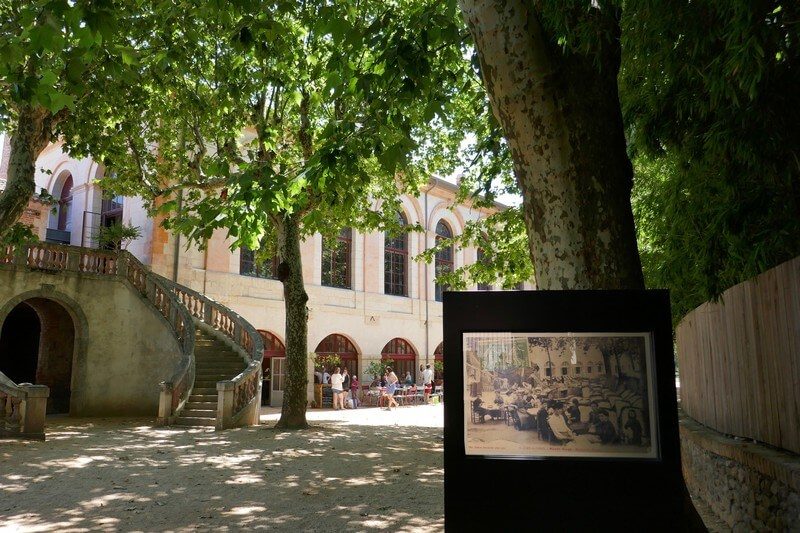 cour de la maison rouge