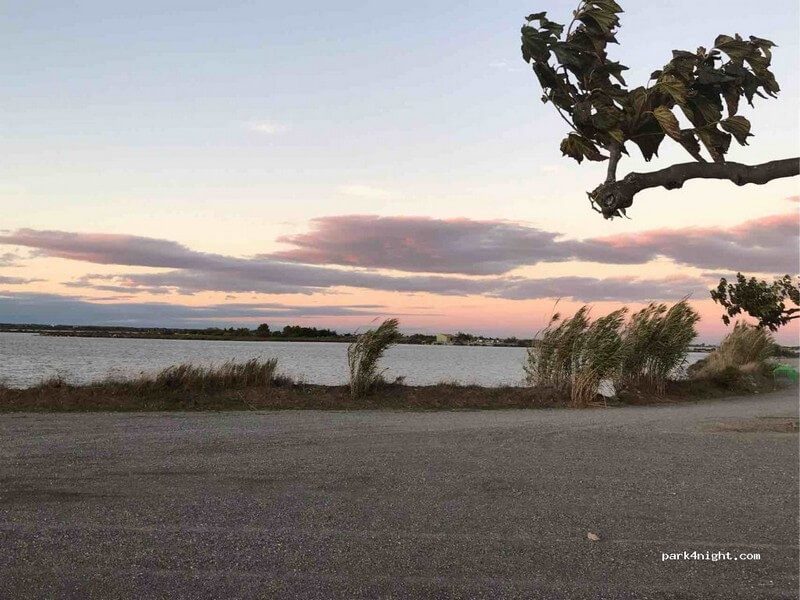 Emplacement sur la presqu'île de Maguelone, vue sur les étangs