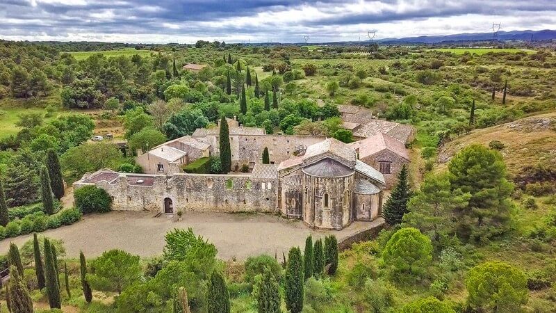 abbaye de fontcaude vue du ciel