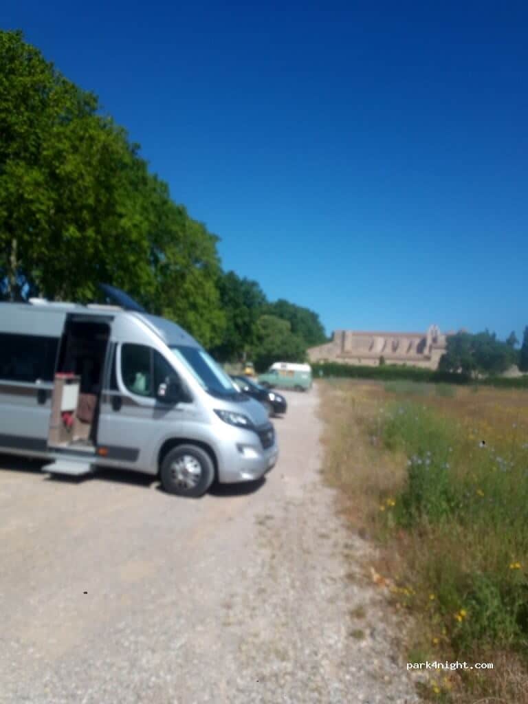 Parking abbaye de valmagne