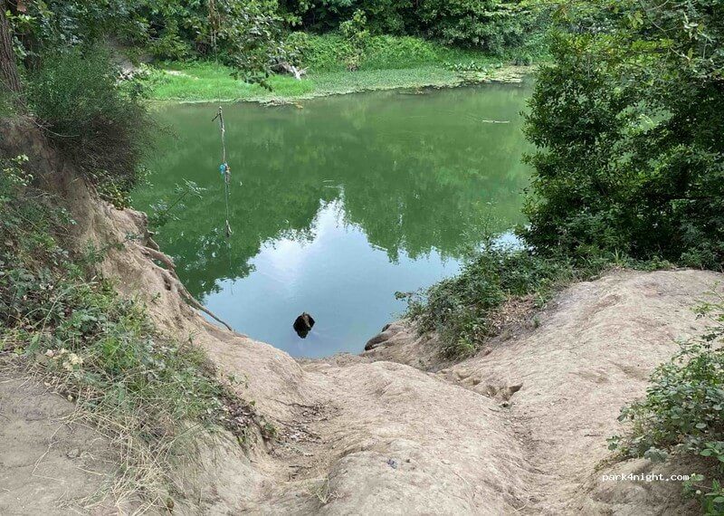 étang de l'emplacement pleine nature proche d'Ambrssum