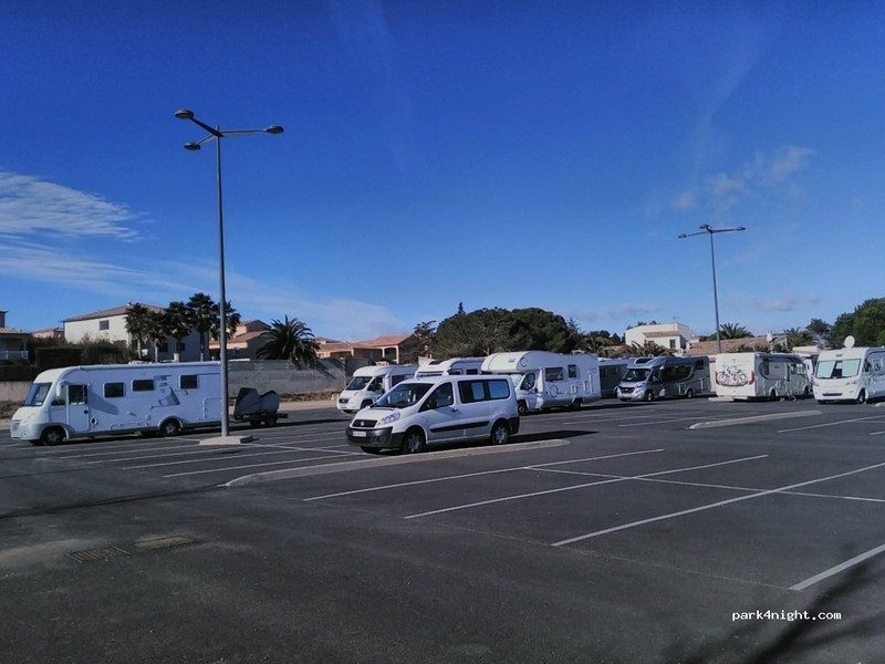 Parking Carrefour à Sérignan