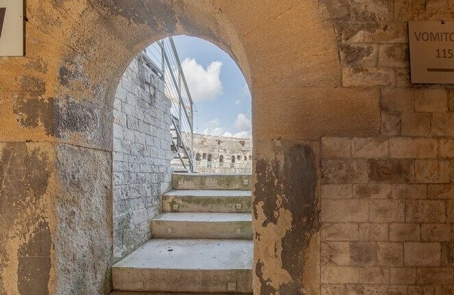 Vomitoires des arènes de Nîmes