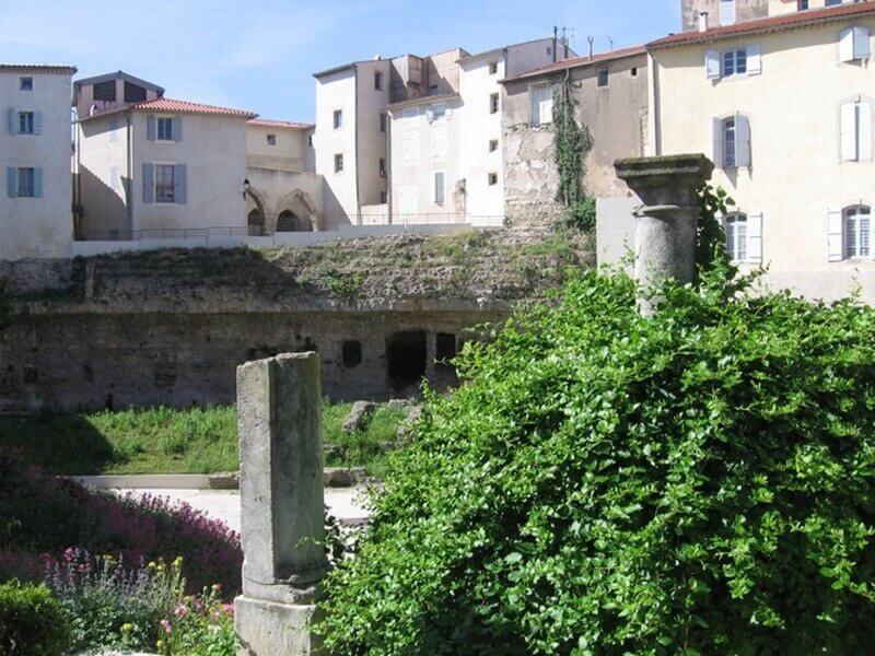 220px-Béziers,_Arènes_romaines,_View_from_north (1) arènes romaines Béziers