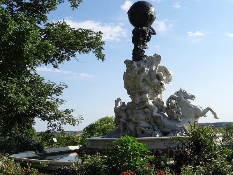 Beziers_plateau_des_poetes_fontaines_-_Murielle_Sanz (2) fontaine du titan Béziers