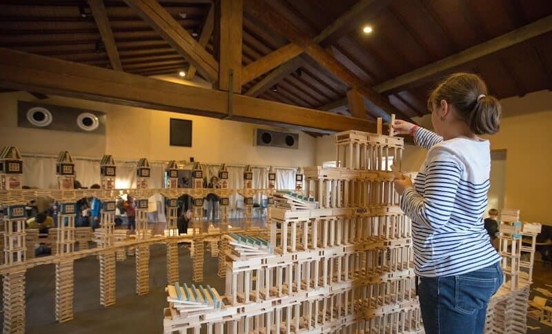Défi Kapla à Maison Rouge : construire en famille un objet mystère en 3D