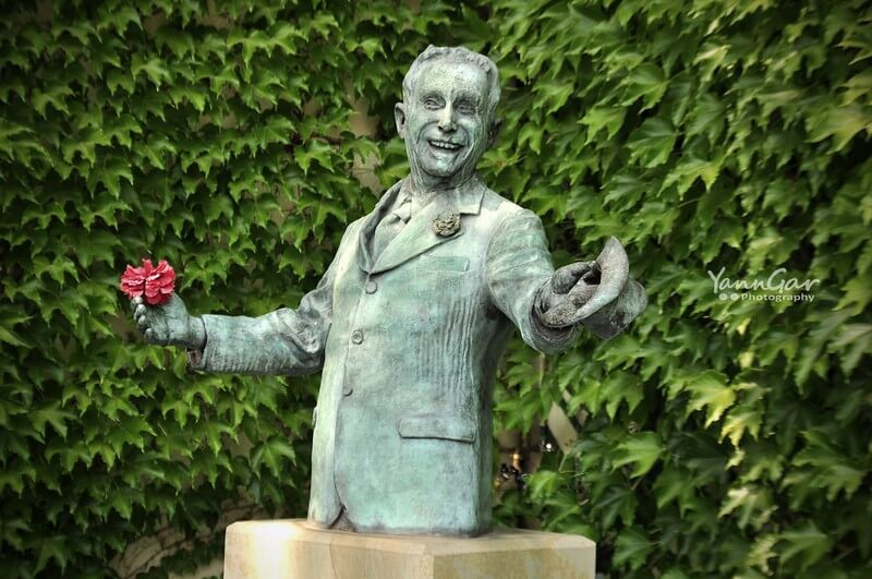 Photo de la statue de Charles Trenet à Narbonne