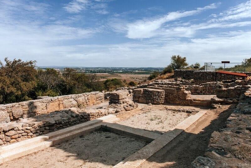 Vue sur les fouilles à l'Oppidum d'Ensérune