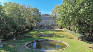 Vue drone sur le jardin remarquable du Château de L'Engarran - Folie Montpelliéraine - Lavérune