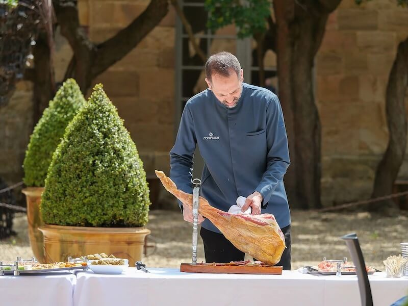 Prestation traiteur sur un évènement professionnel à l' Abbaye de Fontfroide, dans l'Aude