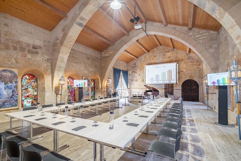 Salle de séminaire à l'Abbaye de Fontfroide, dans l'Aude