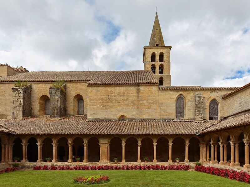 L'abbaye de Saint-Papoul est une ancienne abbaye bénédictine située à Saint-Papoul dans le département de l'Aude, à quelques kilomètres de Castelnaudary et de Carcassonne