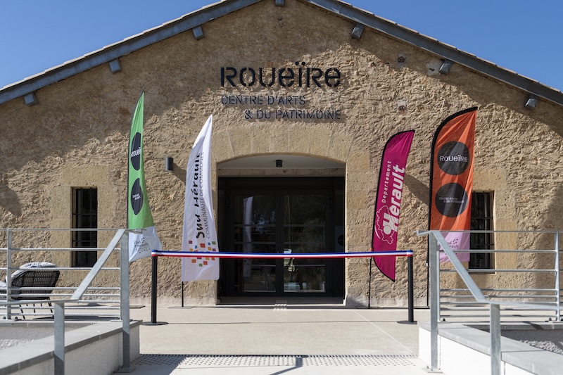 Entrée du Domaine de Roueïre, Centre d'art et de patrimoine à Quarante prés de Béziers, le long du Canal du midi