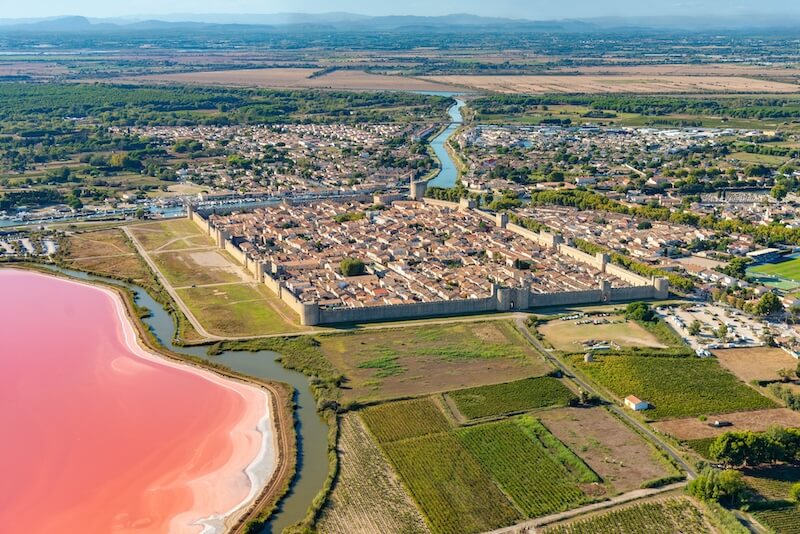 Aigues_Mortes_Copyright _J.M_HD Vue du ciel sur les Salins d'Aigues morte en Camargue Gardoise, le long du Canal du Rhône à Sète