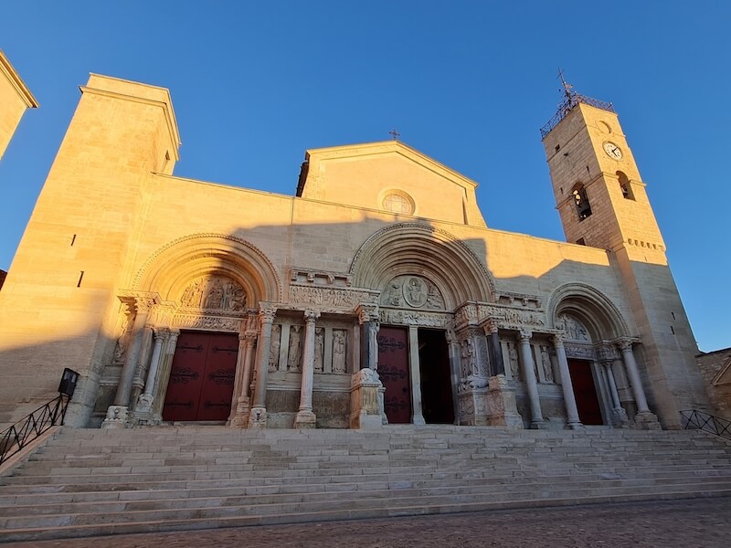 Abbatiale_de_Saint_Gilles_Copyright _Gard_Tourisme_-_AP_FV_HD Abbatiale Saint Gilles dans le Gard, en camargue
