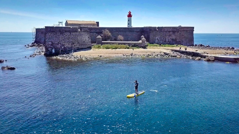 Cap_d_Agde_-_E_Brendle Le fort Brescou au Cap d'agde face à la plage de la Grand Conque