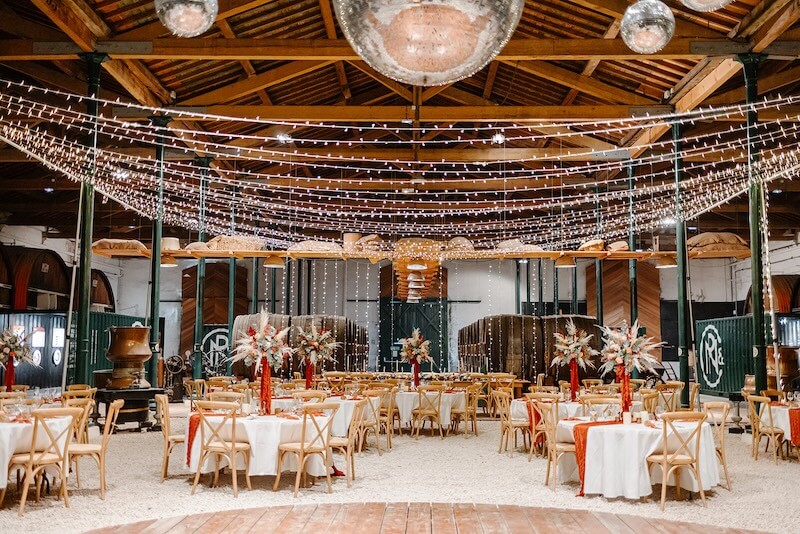 Mariage Maison Noilly Prat_©Mathieu Enzo_ Superbe espace joliement décorée pour un mariage d'exception à la Maison Noilly Prat à Marseillan dans l'Hérault