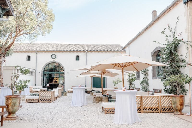Mariage_Cours Languedocienne – Maison Noilly Prat- ©Mathieu Enzo Réception d'un mariage romantique dans la Cours Languedocienne de la Maison Noilly Prat dans l'Hérault